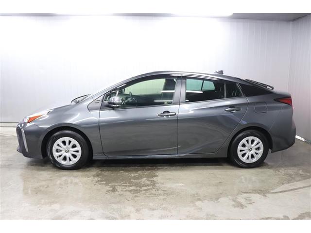 プリウス ＳセーフティプラスＩＩ　ワンセグ　メモリーナビ　パノラミックビューモニター　電源コンセント　衝突被害軽減システム　ＥＴＣ　ＬＥＤヘッドランプ　ワンオーナー　ＬＥＤフォグランプ　純正アルミ　先進ライト　コーナーセンサー（32枚目）