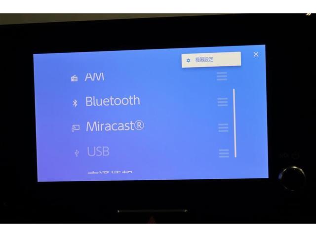 純正ディスプレイオーディオを装備。Ｂｌｕｅｔｏｏｔｈ対応でお手持ちのスマートフォンからお気に入りの音楽の再生も可能。