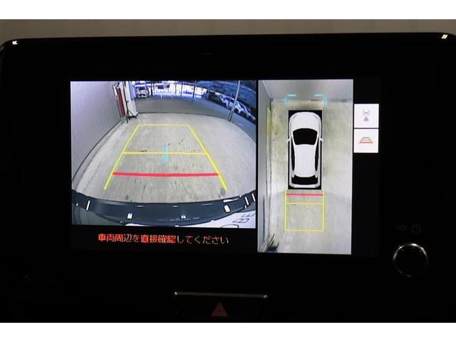 前後左右のカメラの映像を合成し、車を上から見たような視点のパノラミックビューモニター。後方の死角だけでなく左右や前方の障害物の発見もしやすくなります。