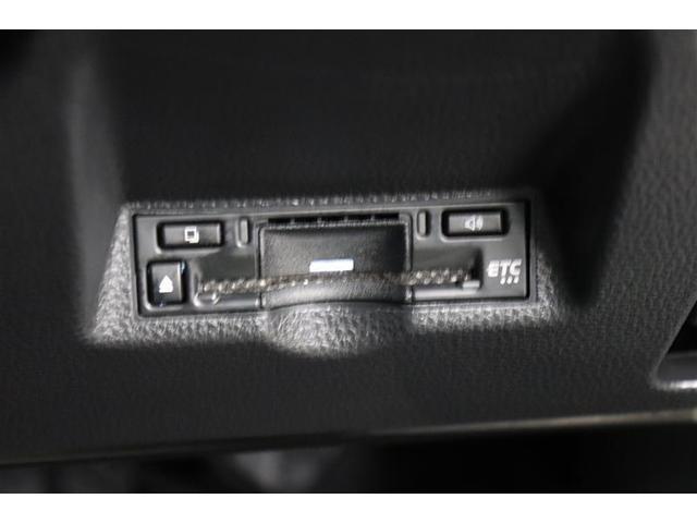 高速道路の利用時に便利なＥＴＣ。料金所での停車や小銭を探す手間がなくなり快適です♪見た目もすっきりとしたビルトインタイプを装備しています。