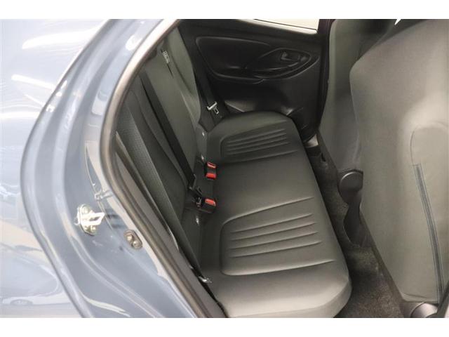 後席シートは分割可倒式。乗せる荷物や乗車人数に合わせて片側ずつ倒すことが出来ます。