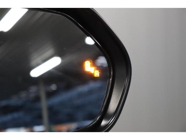 車線変更時の見えにくい斜め後方の死角からの車両接近をドアミラーのランプでお知らせしてくれるブラインドスポットモニター