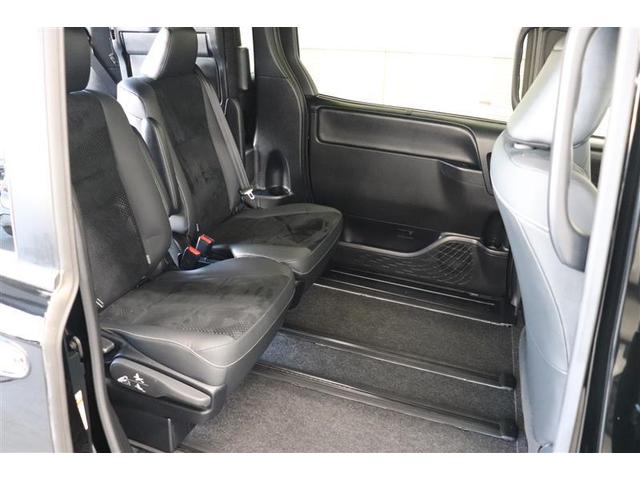 �Q��ڃV�[�g�͍��E�ɃX���C�h�����邱�Ƃ��o���A�����O�X���C�h���\�B�V�[�g�A�����W���L����܂��B