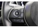 ハンドルから手を放さずにオーディオ操作が可能なステアリングスイッチ付き。