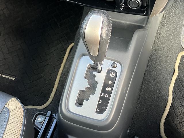 ジムニー ＬＡＮＤ　ＶＥＮＴＵＲＥ　１０型　バックカメラ付きナビ　ステアリングオーディオスイッチ・フォグランプ・キーレスエントリー・（11枚目）