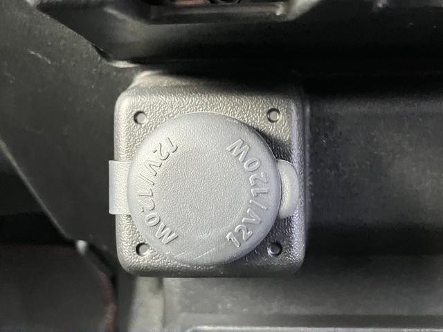ジムニー ＸＣ　５ＭＴ　キーレスプッシュスタート・フルオートエアコン　衝突被害軽減ブレーキ・ＬＥＤヘッドランプ・シートヒーター・ステアリングオーディオスイッチ・クルーズコントロール・フォグランプ（24枚目）