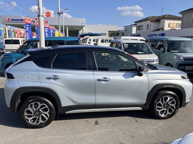 フロンクス ２ＷＤ・全方位カメラ付９インチナビゲーション・スズキコネクト　衝突被害軽減ブレーキ・後退時ブレーキサポート・電動パーキングブレーキ・ブレーキホールド・ワイヤレス充電器・シートヒーター・リヤヒーターダクト・ＬＥＤデイタイムランニングランプ・ＬＥＤポジションランプ（4枚目）