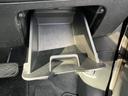 運転席横小物収納トレイ