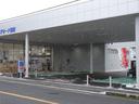 エントランス及び駐車スペースは屋根がありますので、天候を気にせずご来店ください