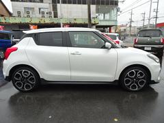 �ƥɥ���¦�μ̿���Ǻܤ��Ƥ��ޤ��� 4