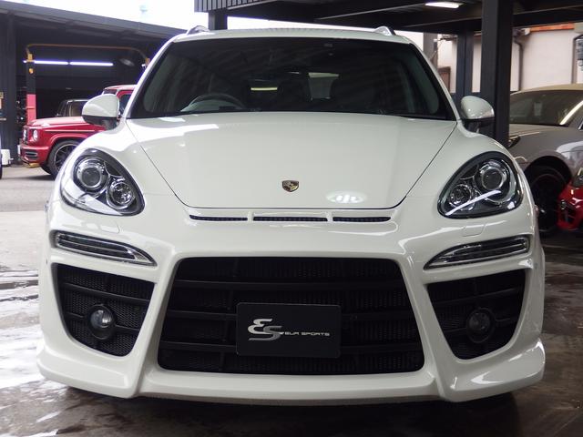 カイエン ベースグレード　２０１１ｙモデル　正規　Ｄ車　ＥＵＲ－ＧＴ　フルエアロキット　ＥＳダウンサス　社外２２ｉｎアルミ　キャリパーカスタムペイント　クルコン　シートヒーター　ＢＯＳＥ　キセノン　パワーテールゲート　パークトロニック　純正ナビ　ＴＶ　Ｂカメラ（5枚目）