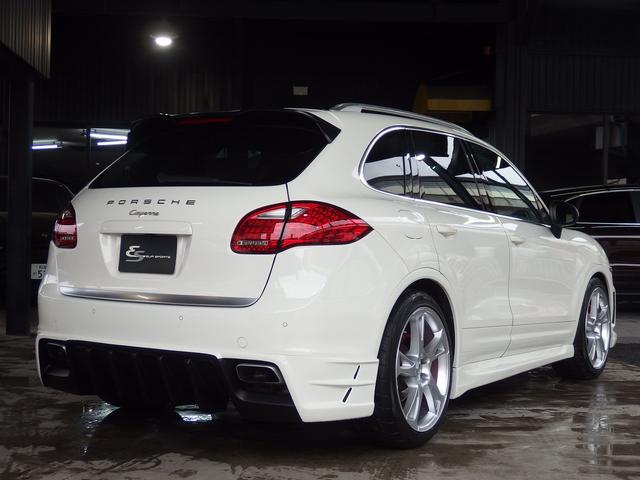 カイエン ベースグレード　２０１１ｙモデル　正規　Ｄ車　ＥＵＲ－ＧＴ　フルエアロキット　ＥＳダウンサス　社外２２ｉｎアルミ　キャリパーカスタムペイント　クルコン　シートヒーター　ＢＯＳＥ　キセノン　パワーテールゲート　パークトロニック　純正ナビ　ＴＶ　Ｂカメラ（8枚目）