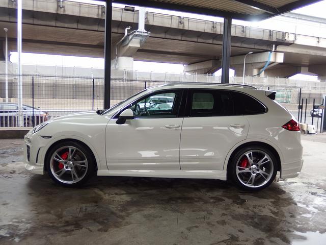 カイエン ベースグレード　２０１１ｙモデル　正規　Ｄ車　ＥＵＲ－ＧＴ　フルエアロキット　ＥＳダウンサス　社外２２ｉｎアルミ　キャリパーカスタムペイント　クルコン　シートヒーター　ＢＯＳＥ　キセノン　パワーテールゲート　パークトロニック　純正ナビ　ＴＶ　Ｂカメラ（11枚目）