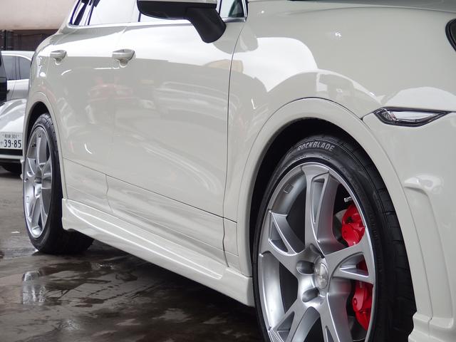 カイエン ベースグレード　２０１１ｙモデル　正規　Ｄ車　ＥＵＲ－ＧＴ　フルエアロキット　ＥＳダウンサス　社外２２ｉｎアルミ　キャリパーカスタムペイント　クルコン　シートヒーター　ＢＯＳＥ　キセノン　パワーテールゲート　パークトロニック　純正ナビ　ＴＶ　Ｂカメラ（17枚目）