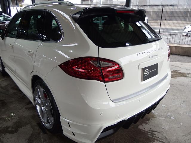 カイエン ベースグレード　２０１１ｙモデル　正規　Ｄ車　ＥＵＲ－ＧＴ　フルエアロキット　ＥＳダウンサス　社外２２ｉｎアルミ　キャリパーカスタムペイント　クルコン　シートヒーター　ＢＯＳＥ　キセノン　パワーテールゲート　パークトロニック　純正ナビ　ＴＶ　Ｂカメラ（20枚目）