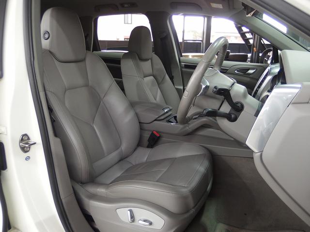 カイエン ベースグレード　２０１１ｙモデル　正規　Ｄ車　ＥＵＲ－ＧＴ　フルエアロキット　ＥＳダウンサス　社外２２ｉｎアルミ　キャリパーカスタムペイント　クルコン　シートヒーター　ＢＯＳＥ　キセノン　パワーテールゲート　パークトロニック　純正ナビ　ＴＶ　Ｂカメラ（33枚目）