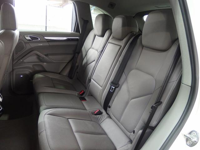 カイエン ベースグレード　２０１１ｙモデル　正規　Ｄ車　ＥＵＲ－ＧＴ　フルエアロキット　ＥＳダウンサス　社外２２ｉｎアルミ　キャリパーカスタムペイント　クルコン　シートヒーター　ＢＯＳＥ　キセノン　パワーテールゲート　パークトロニック　純正ナビ　ＴＶ　Ｂカメラ（41枚目）