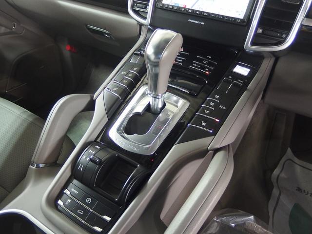 カイエン ベースグレード　２０１１ｙモデル　正規　Ｄ車　ＥＵＲ－ＧＴ　フルエアロキット　ＥＳダウンサス　社外２２ｉｎアルミ　キャリパーカスタムペイント　クルコン　シートヒーター　ＢＯＳＥ　キセノン　パワーテールゲート　パークトロニック　純正ナビ　ＴＶ　Ｂカメラ（45枚目）