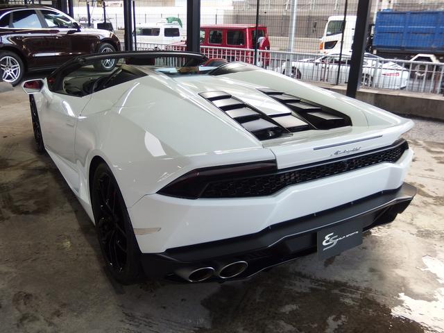 ウラカン ＬＰ６１０－４スパイダー　フロントリフター　２０ｉｎアルミ　カラードキャリパー　カーボンブレーキ　Ｑチトゥーラ　パワーシート　シートヒーター　デジタルインナーミラー　ヘッドレスト部クレストエンボス加工　純正ナビゲーション　ＥＴＣ（11枚目）