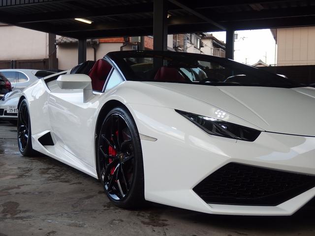 ウラカン ＬＰ６１０－４スパイダー　フロントリフター　２０ｉｎアルミ　カラードキャリパー　カーボンブレーキ　Ｑチトゥーラ　パワーシート　シートヒーター　デジタルインナーミラー　ヘッドレスト部クレストエンボス加工　純正ナビゲーション　ＥＴＣ（18枚目）