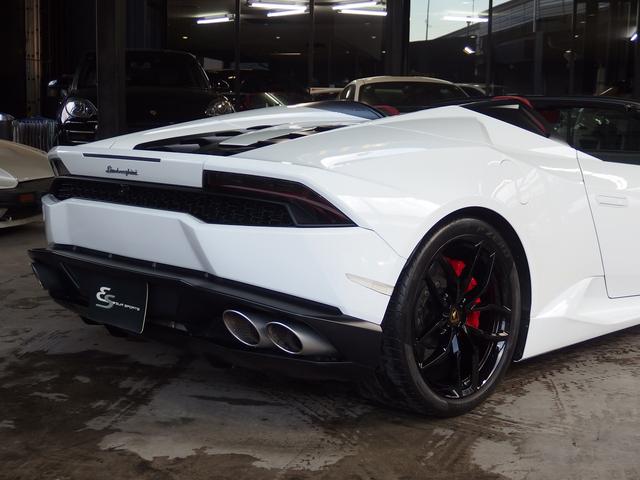 ウラカン ＬＰ６１０－４スパイダー　フロントリフター　２０ｉｎアルミ　カラードキャリパー　カーボンブレーキ　Ｑチトゥーラ　パワーシート　シートヒーター　デジタルインナーミラー　ヘッドレスト部クレストエンボス加工　純正ナビゲーション　ＥＴＣ（22枚目）