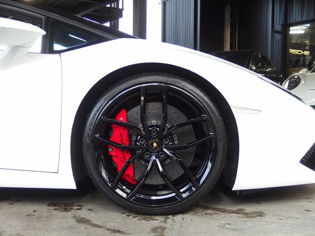 ウラカン ＬＰ６１０－４スパイダー　フロントリフター　２０ｉｎアルミ　カラードキャリパー　カーボンブレーキ　Ｑチトゥーラ　パワーシート　シートヒーター　デジタルインナーミラー　ヘッドレスト部クレストエンボス加工　純正ナビゲーション　ＥＴＣ（28枚目）
