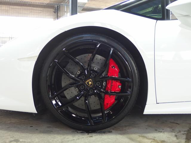 ウラカン ＬＰ６１０－４スパイダー　フロントリフター　２０ｉｎアルミ　カラードキャリパー　カーボンブレーキ　Ｑチトゥーラ　パワーシート　シートヒーター　デジタルインナーミラー　ヘッドレスト部クレストエンボス加工　純正ナビゲーション　ＥＴＣ（30枚目）
