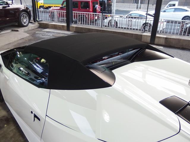 ウラカン ＬＰ６１０－４スパイダー　フロントリフター　２０ｉｎアルミ　カラードキャリパー　カーボンブレーキ　Ｑチトゥーラ　パワーシート　シートヒーター　デジタルインナーミラー　ヘッドレスト部クレストエンボス加工　純正ナビゲーション　ＥＴＣ（32枚目）