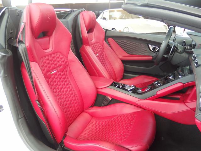 ウラカン ＬＰ６１０－４スパイダー　フロントリフター　２０ｉｎアルミ　カラードキャリパー　カーボンブレーキ　Ｑチトゥーラ　パワーシート　シートヒーター　デジタルインナーミラー　ヘッドレスト部クレストエンボス加工　純正ナビゲーション　ＥＴＣ（39枚目）