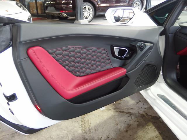ウラカン ＬＰ６１０－４スパイダー　フロントリフター　２０ｉｎアルミ　カラードキャリパー　カーボンブレーキ　Ｑチトゥーラ　パワーシート　シートヒーター　デジタルインナーミラー　ヘッドレスト部クレストエンボス加工　純正ナビゲーション　ＥＴＣ（41枚目）