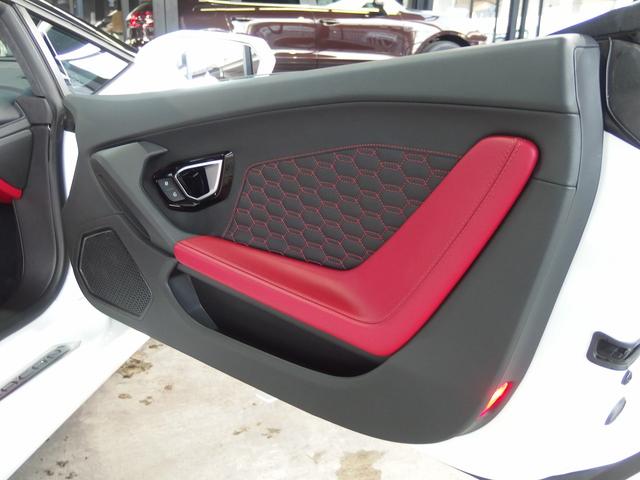 ウラカン ＬＰ６１０－４スパイダー　フロントリフター　２０ｉｎアルミ　カラードキャリパー　カーボンブレーキ　Ｑチトゥーラ　パワーシート　シートヒーター　デジタルインナーミラー　ヘッドレスト部クレストエンボス加工　純正ナビゲーション　ＥＴＣ（42枚目）