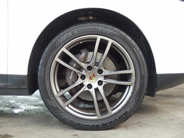 カイエンクーペ ベースグレード　スポクロＰＫＧ　純正２１ｉｎアルミ　パノラマサンルーフ　アダプティブクルコン　全方位カメラ　パワーテールゲート　ポルシェエントリドライブ　シートヒーター　シートメモリー　レーンチェンジアシスト　レーンキープアシスト（26枚目）