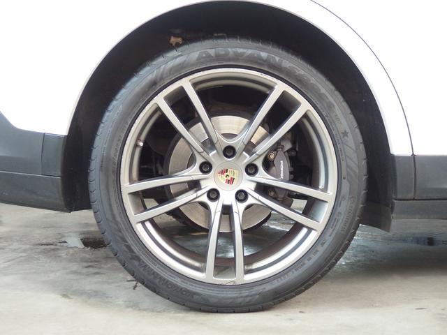 カイエンクーペ ベースグレード　スポクロＰＫＧ　純正２１ｉｎアルミ　パノラマサンルーフ　アダプティブクルコン　全方位カメラ　パワーテールゲート　ポルシェエントリドライブ　シートヒーター　シートメモリー　レーンチェンジアシスト　レーンキープアシスト（27枚目）