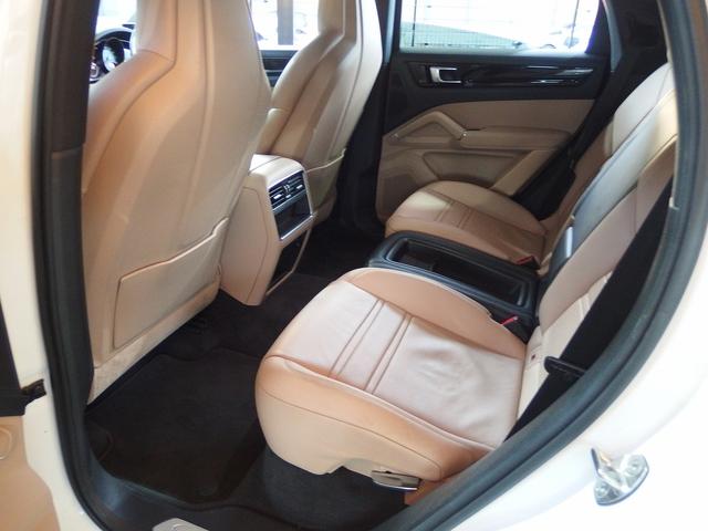 カイエンクーペ ベースグレード　スポクロＰＫＧ　純正２１ｉｎアルミ　パノラマサンルーフ　アダプティブクルコン　全方位カメラ　パワーテールゲート　ポルシェエントリドライブ　シートヒーター　シートメモリー　レーンチェンジアシスト　レーンキープアシスト（39枚目）