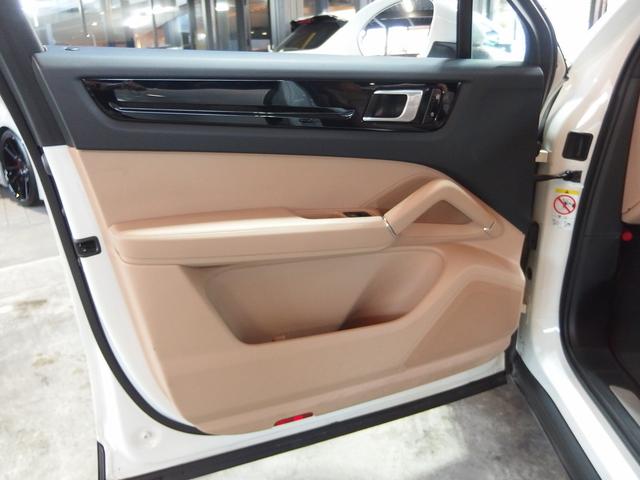 カイエンクーペ ベースグレード　スポクロＰＫＧ　純正２１ｉｎアルミ　パノラマサンルーフ　アダプティブクルコン　全方位カメラ　パワーテールゲート　ポルシェエントリドライブ　シートヒーター　シートメモリー　レーンチェンジアシスト　レーンキープアシスト（43枚目）