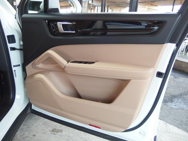 カイエンクーペ ベースグレード　スポクロＰＫＧ　純正２１ｉｎアルミ　パノラマサンルーフ　アダプティブクルコン　全方位カメラ　パワーテールゲート　ポルシェエントリドライブ　シートヒーター　シートメモリー　レーンチェンジアシスト　レーンキープアシスト（44枚目）