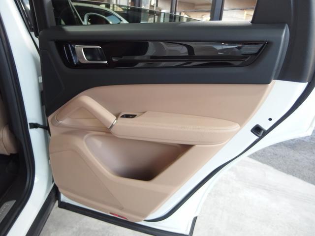 カイエンクーペ ベースグレード　スポクロＰＫＧ　純正２１ｉｎアルミ　パノラマサンルーフ　アダプティブクルコン　全方位カメラ　パワーテールゲート　ポルシェエントリドライブ　シートヒーター　シートメモリー　レーンチェンジアシスト　レーンキープアシスト（46枚目）