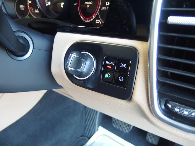 カイエンクーペ ベースグレード　スポクロＰＫＧ　純正２１ｉｎアルミ　パノラマサンルーフ　アダプティブクルコン　全方位カメラ　パワーテールゲート　ポルシェエントリドライブ　シートヒーター　シートメモリー　レーンチェンジアシスト　レーンキープアシスト（52枚目）