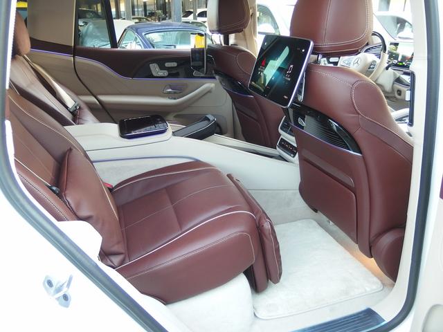 GLS GLS600 4マチック 23inアルミ マイバッハクロームPKG 電動格納式ランニングボード 全席シートヒータ 全席シートエアコン 温冷機能付カップホルダー クーリングボックス ブルメスター リアエンターテイメントシステム(40枚目)