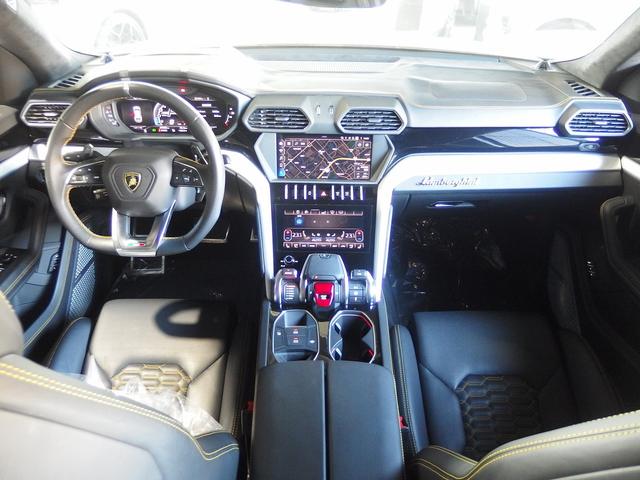 ウルス ハイウェイアシスタンスPKG パノラマルーフ スタイルPKG アーバンロードアシスタンスPKG ブランディングパック アンビエントライトPKG シートヒーター シートエアコン ナイトビジョン(2枚目)