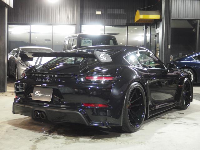 ７１８ケイマン ７１８ケイマン　ＥＵＲ－ＧＴワイドボディ　２１ｉｎアルミ　社外バルブ付マフラー　社外リアウィング　社外ダウンサス　キセノンヘッドライト　オートライト　電格ミラー　ブラックレザーシート　ＰＣＭ（9枚目）