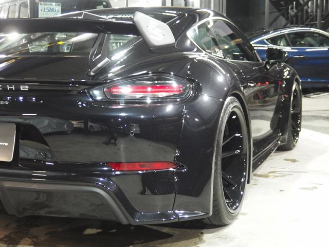 ７１８ケイマン ７１８ケイマン　ＥＵＲ－ＧＴワイドボディ　２１ｉｎアルミ　社外バルブ付マフラー　社外リアウィング　社外ダウンサス　キセノンヘッドライト　オートライト　電格ミラー　ブラックレザーシート　ＰＣＭ（23枚目）