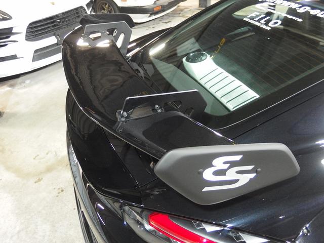 ７１８ケイマン ７１８ケイマン　ＥＵＲ－ＧＴワイドボディ　２１ｉｎアルミ　社外バルブ付マフラー　社外リアウィング　社外ダウンサス　キセノンヘッドライト　オートライト　電格ミラー　ブラックレザーシート　ＰＣＭ（30枚目）