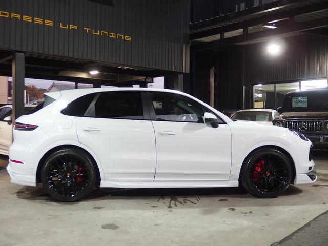 カイエン ＥＵＲ－ＧＴエアロ　２２ｉｎアルミ　ＥＳダウンサス　ＬＥＤヘッドライト　アダプティブクルコン　パークトロニック　ポルシェエントリドライブ　パワーテールゲート　シートヒーター　レーンチェンジアシスト　レーンキープアシスト（8枚目）