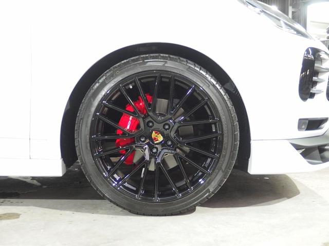 カイエン ＥＵＲ－ＧＴエアロ　２２ｉｎアルミ　ＥＳダウンサス　ＬＥＤヘッドライト　アダプティブクルコン　パークトロニック　ポルシェエントリドライブ　パワーテールゲート　シートヒーター　レーンチェンジアシスト　レーンキープアシスト（24枚目）