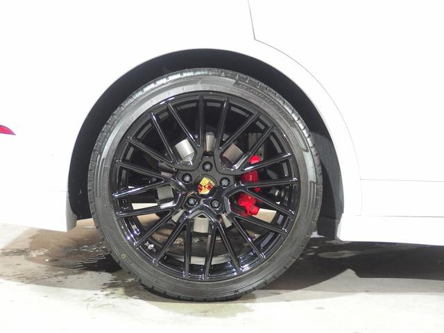 カイエン ＥＵＲ－ＧＴエアロ　２２ｉｎアルミ　ＥＳダウンサス　ＬＥＤヘッドライト　アダプティブクルコン　パークトロニック　ポルシェエントリドライブ　パワーテールゲート　シートヒーター　レーンチェンジアシスト　レーンキープアシスト（25枚目）