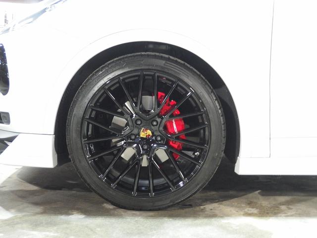 カイエン ＥＵＲ－ＧＴエアロ　２２ｉｎアルミ　ＥＳダウンサス　ＬＥＤヘッドライト　アダプティブクルコン　パークトロニック　ポルシェエントリドライブ　パワーテールゲート　シートヒーター　レーンチェンジアシスト　レーンキープアシスト（26枚目）