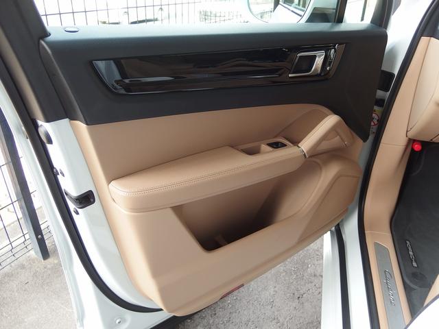 カイエン ＥＵＲ－ＧＴエアロ　２２ｉｎアルミ　ＥＳダウンサス　ＬＥＤヘッドライト　アダプティブクルコン　パークトロニック　ポルシェエントリドライブ　パワーテールゲート　シートヒーター　レーンチェンジアシスト　レーンキープアシスト（40枚目）