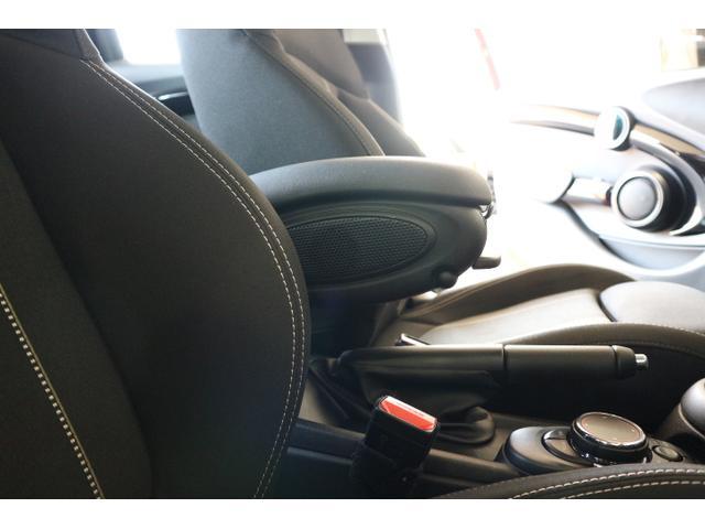 ＭＩＮＩ クーパーＳＤ　５ドア　ペッパー＆カメラパーキングＰＫＧ　インテリジェントセーフティ　アクティブクルーズコントロール　純正ＨＤＤナビ　ブラックアイＬＥＤヘッドライト（31枚目）