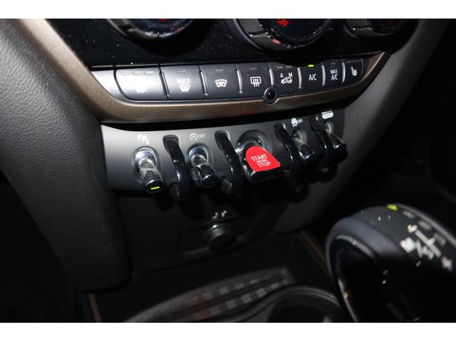 クーパーSD クロスオーバー オール4 禁煙車 LEDヘッドライト インテリジェントセーフティ アクティブクルーズコントロール 純正18インチブラックアルミ 純正ナビ バックモニター PDC ドライビングモード(15枚目)